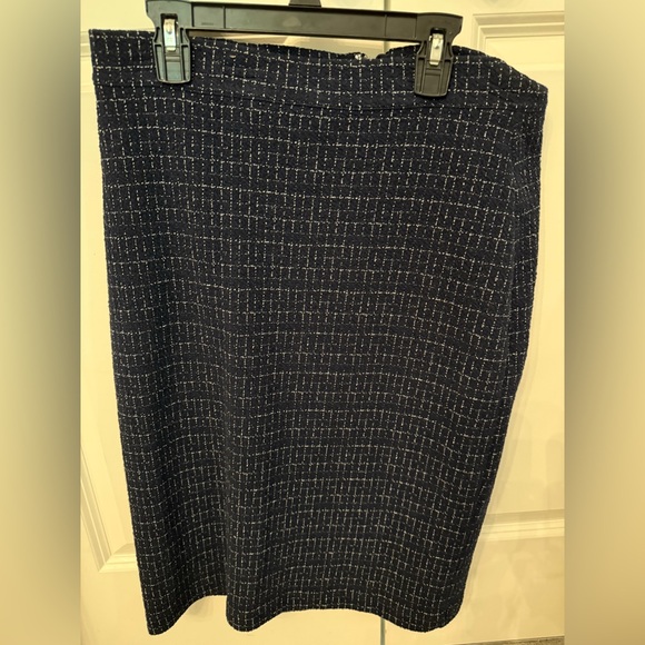 Maeve tweed back zip up Above-knee pencil skirt - Picture 2 of 4